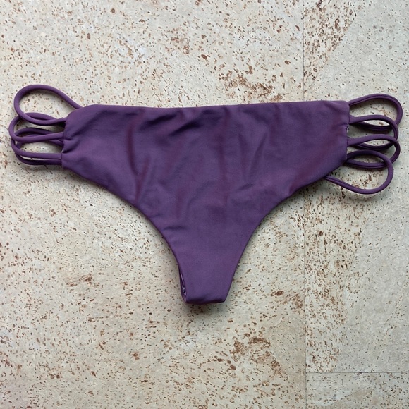 Acacia Bikini Bottoms - Picture 1 of 5